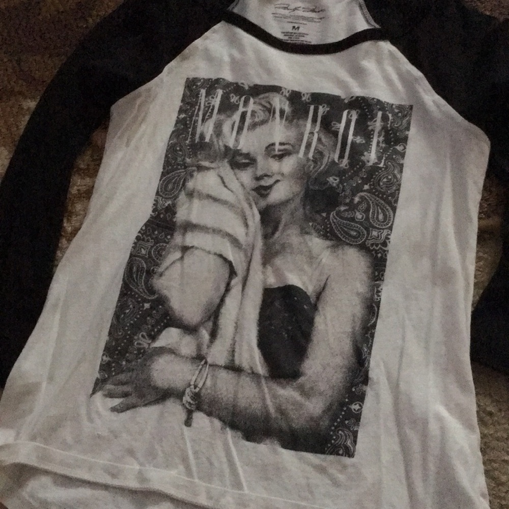 Black and white marilyn monroe tee